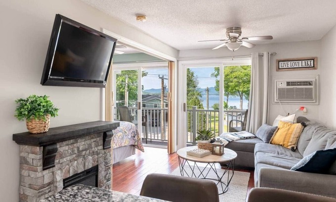 Gilford Complejo | Winnipesaukee Condo near Gunstock and BNH Pavillion