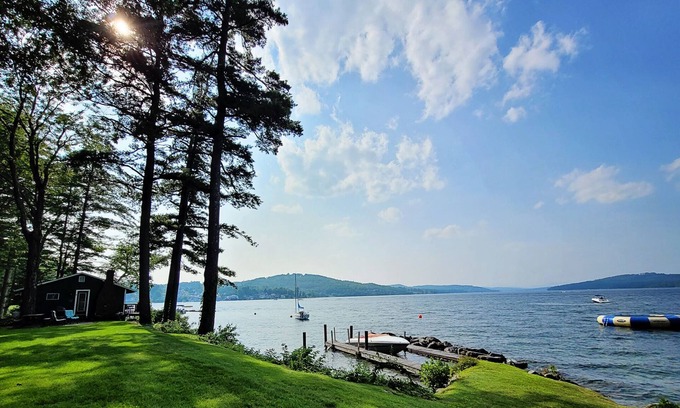 Laconia Cabina | Winnipesaukee Lakefront Cabin w/ Private Dock Slip