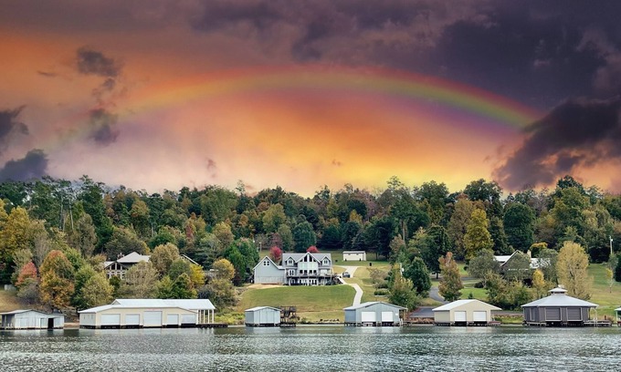 Groveoak Apartamento | Winslow’s Waterfront 3br 2bath apartment with 2 slip boathouse