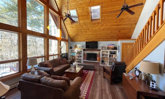 Center Lovell Casa | Nuevo listado para 2020-Spacious Kezar Lake Cabin en Lovell, Maine
