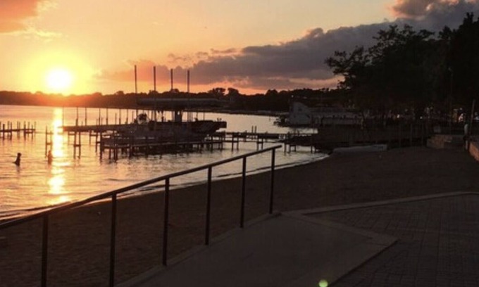 Clear Lake Cabina | Winter ice is upon the lake! CELEBRATE at a special low rate!