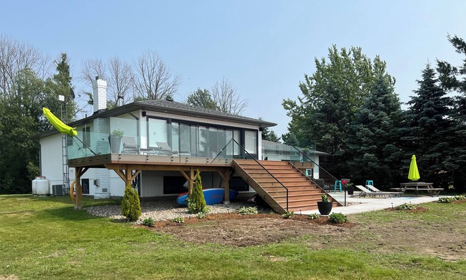 Brighton Casa | *Winter Long Term Rental* - Secluded Waterfront Bliss