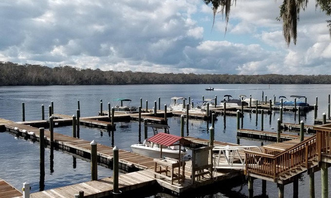Welaka Condominio | Paraíso en el St. Johns River w / barco de aguas profundas deslizamiento