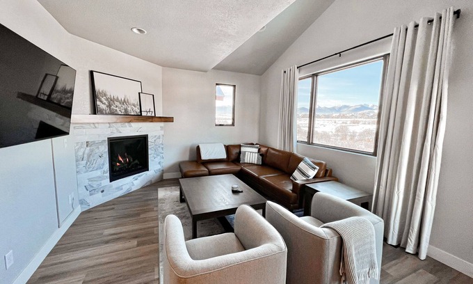 Tabernash Casa | Winter Park/ Grandby Mountain Home NEW w/scenic views!