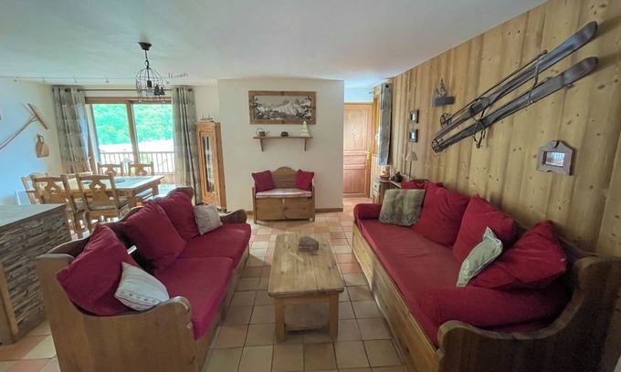 Saint-Sorlin-d'Arves Apartamento | Winter/summer resort apartment for 6 people 55m² with fireplace and private garage