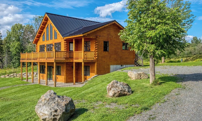 Rangeley Casa | Winterfell | Snowmobile, close to Saddleback, and Rangeley Lake Views!