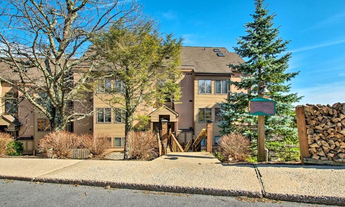 Nellysford Apartamento | Wintergreen Condo with Balcony and Mountain Views!