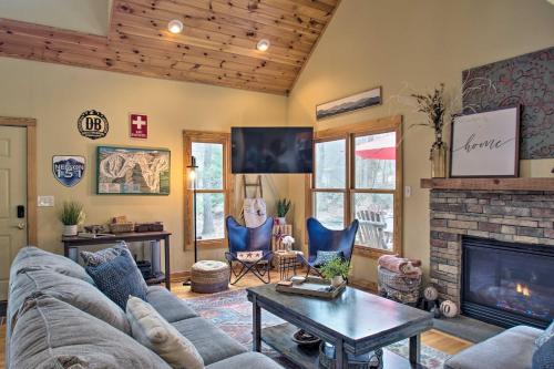 Chestnut Springs Casa | Wintergreen Resort Cabin Near the Slopes!