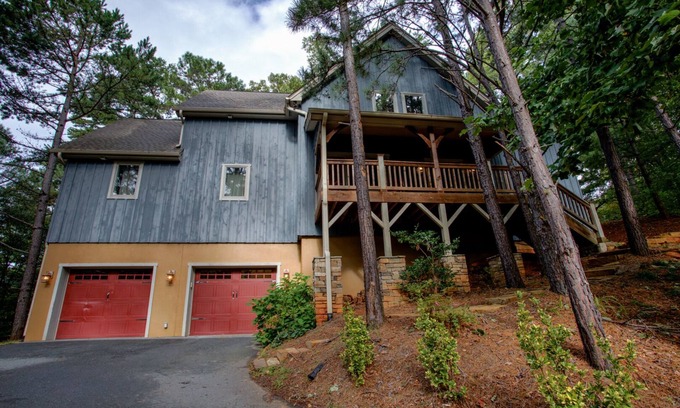 Fairview Cabina | Winters Haven: una lujosa cabaña con estructura de madera Asheville Mountain con bañera de hidromasaje y mucho más.