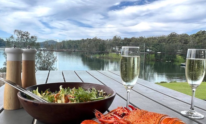 Conjola Park Casa | Waterfront holiday home, perfect for skiing, fishing or kayaking!