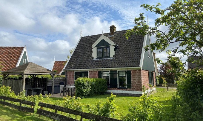 Hippolytushoef Casa | Wiringherlant by Interhome