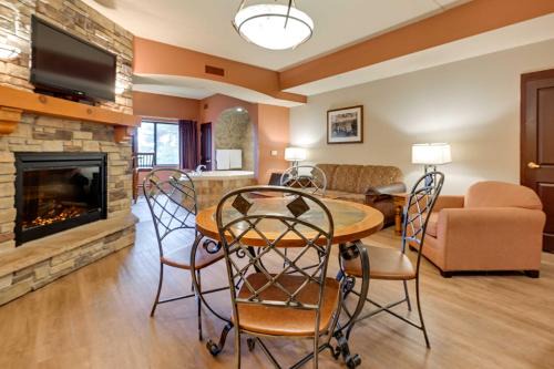 Wisconsin Dells Apartamento | Wisconsin Dells Resort Condo with 2 Fireplaces
