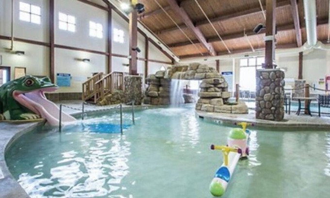 Wisconsin Dells Cabaña | Wisconsin Dells - Christmas Mountain Village 2 Bedroom Cottage