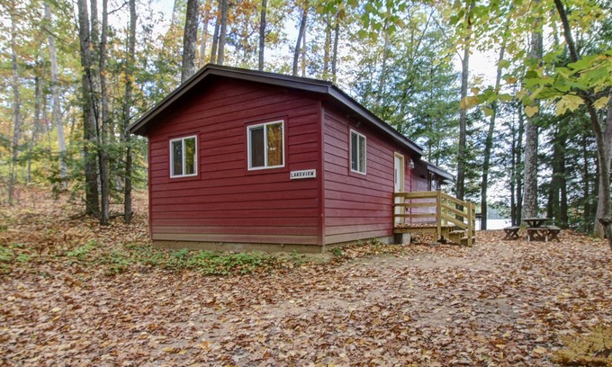 Lac du Flambeau Cabina | Wisconsin Northwoods Cabin on lake w/private dock on 394 acre lake. Pet Friendly