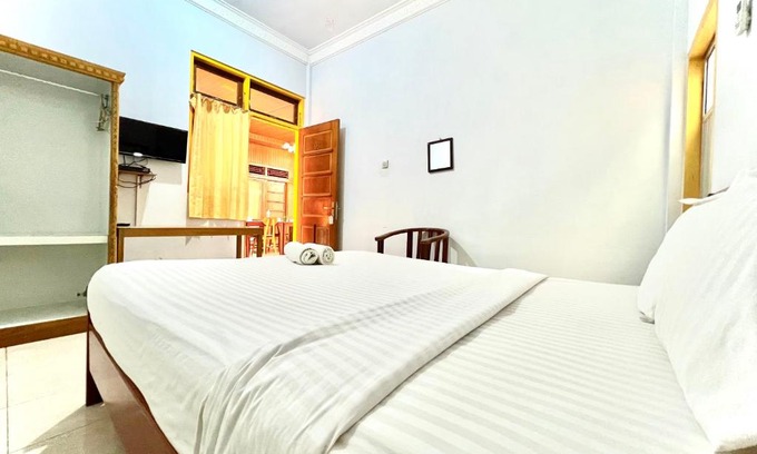 Padang Hotel | OYO 2052 Mutiara Residence