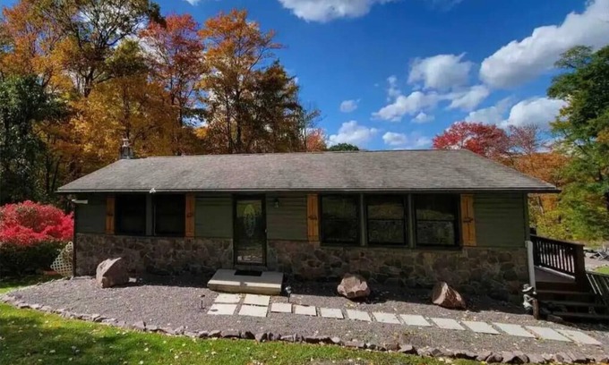 McHenry Casa | Wisp-ering Hideaway: 5 min to Wisp, covered hot tub, 2 firepits, Dogs, Arcade!