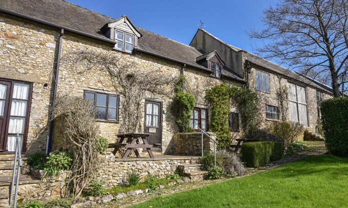 Axminster Casa | Wisteria Cottage
