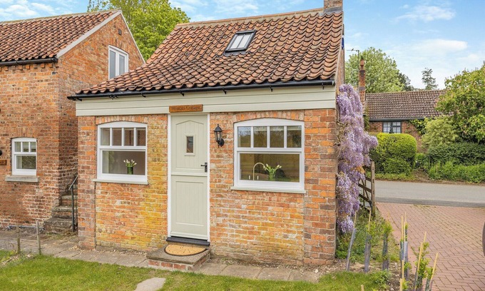 Hemingby Cabaña | Wisteria Cottage - UK46478