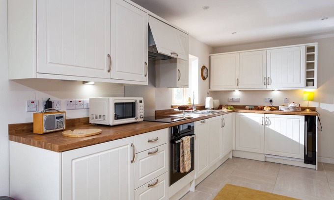 Sibford Gower Cabaña | With cosy home comforts in every corner, The Sunset Retreat is the perfect romantic retreat