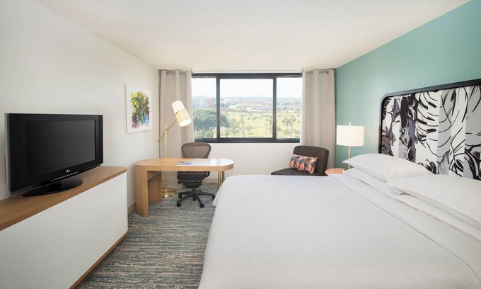Seybold Hotel | With Free Breakfast for 2! Pet-friendly, Outdoor Pool, Complimentary Shuttle