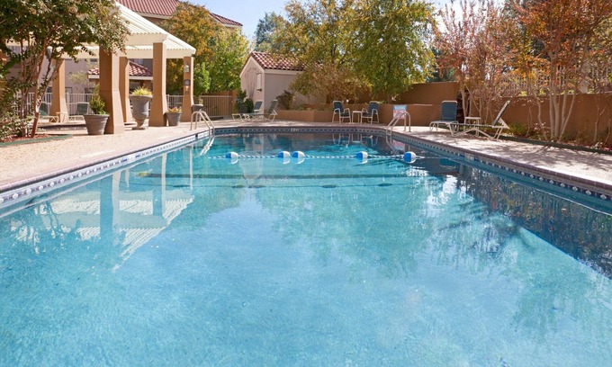 Tech Terrace Apartamento | With Pool + Hot tub | Breakfast & Evening Social