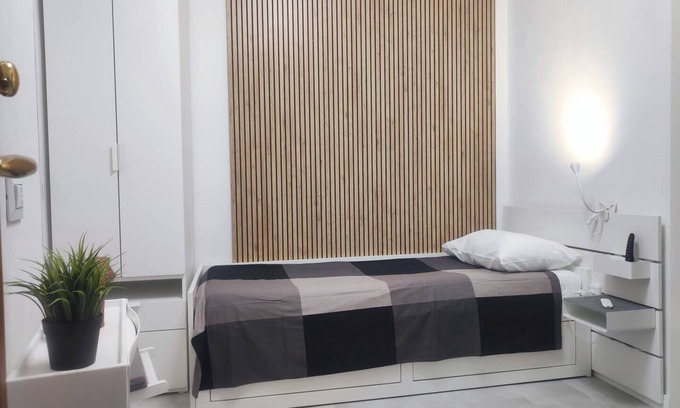 Segnano Apartamento | Within walking distance of the Cà Granda metro