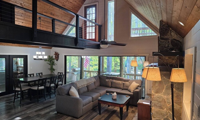 Dunnellon Cabina | Withlacoochee Riverside Retreat near Rainbow & Crystal Rivers sleeps 16 5br 4ba
