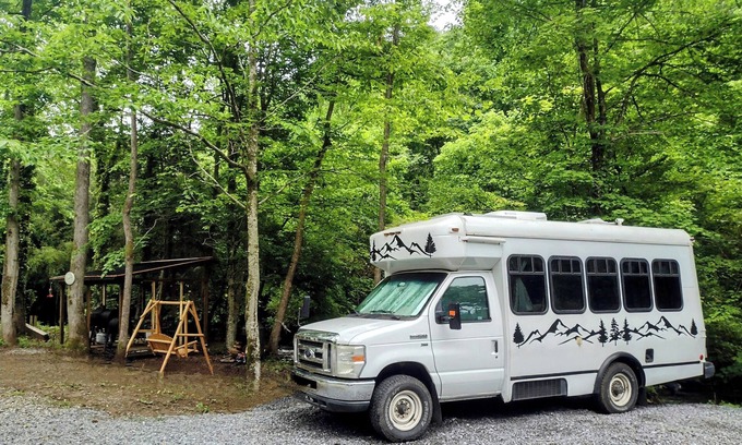 Del Rio Casa | Witt's End...Cozy RV with AC and WiFi in Charming Del Rio