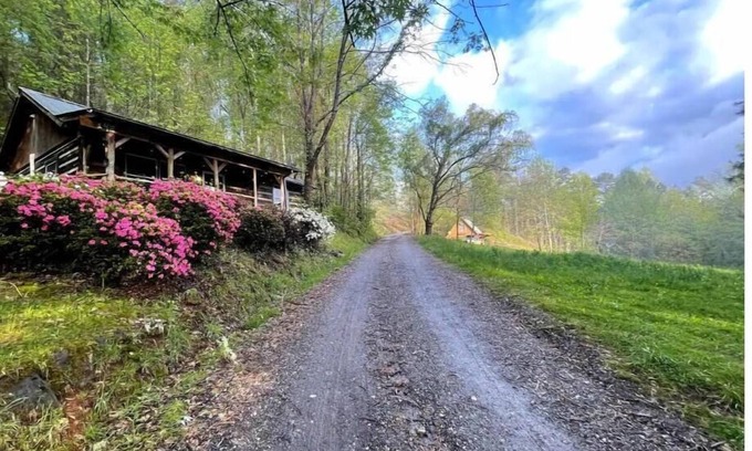 Sylva Cabina | WNC Cabin: Perfect family basecamp or getaway!