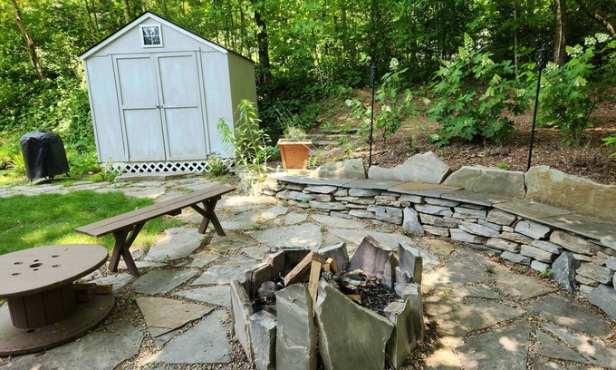 Zirconia Cabaña | WNC oasis w/ unique outdoor patio. Close to trails, waterfalls, more