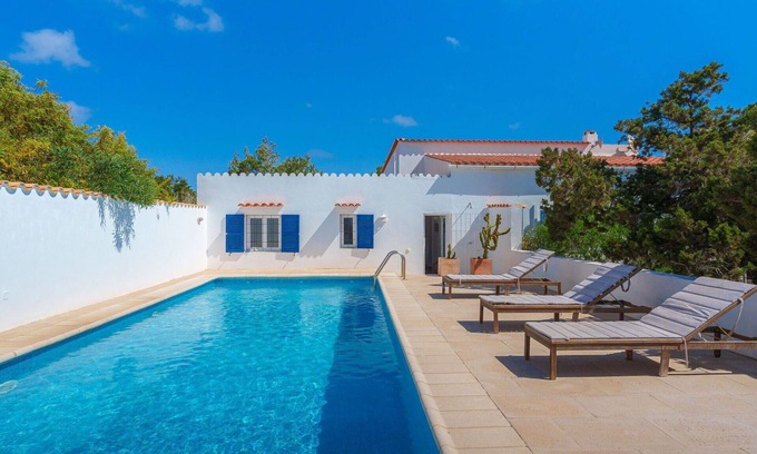 Formentera Villa | Estupenda casa de vacaciones privada con WIFI, piscina privada, A/C, TV, patio y aparcamiento