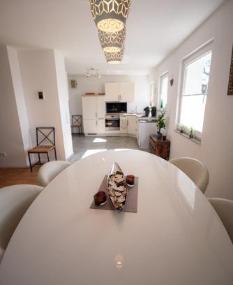 Alpen Apartamento | Wohlfühloase - Moderne Ferienwohnung mit großem eingezäuntem Garten in Alleinlage an Feld & Wald, Natur pur trifft auf Komfort, Wellness und gute Erholung