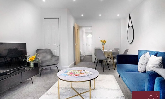 West End Casa | Woking - Parking, Garden, 2Bed