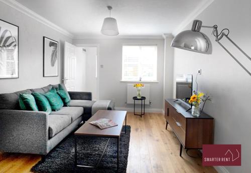 Wokingham Apartamento | Wokingham - 2 Bedroom Ground Floor Flat - With Parking