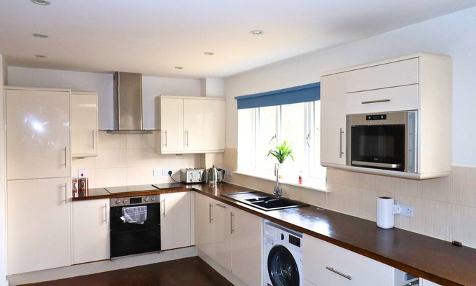 Wokingham Apartamento | Wokingham - Contemporary, Spacious - Three Bedroom (Two Bathroom) Apartment