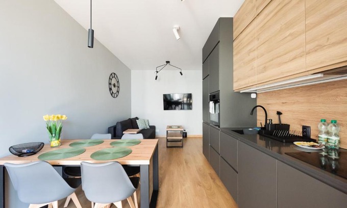 Powazki Apartamento | Wola Skwer Happy Apartment by BookingHost