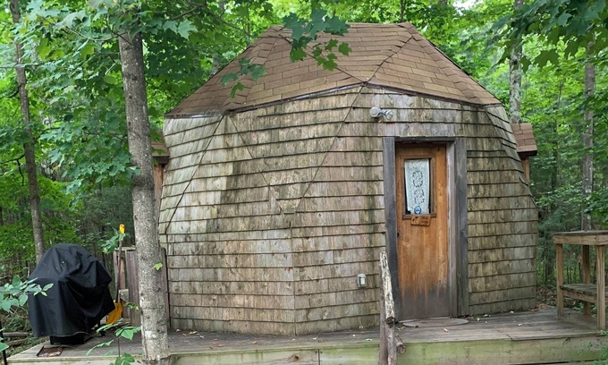 Wilmington Cabina | Wolf Dome at the Adirondack Wildlife Refuge, Sleeps two, One Night Minimum