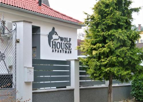 Zalaegerszeg Apartamento | Wolf House Apartman