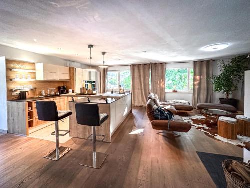 Kiefersfelden Apartamento | wolke 7, Alpenblick mit Eleganz, Kingsizebett, Kamin, Terrasse mit Grill, Garten