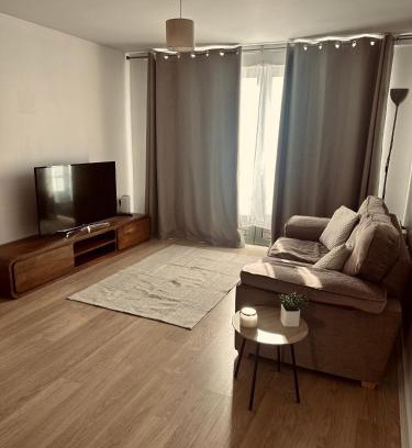 Wolverhampton Apartamento | Wolverhampton Apartment with Free Parking 1 minute from the train station