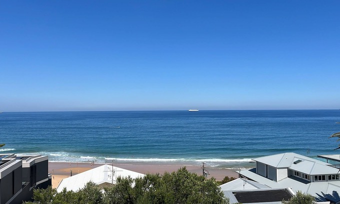 Bulli Tops Casa | Wombarra Beach House with Ocean views Pet friendly Sleeps 8
