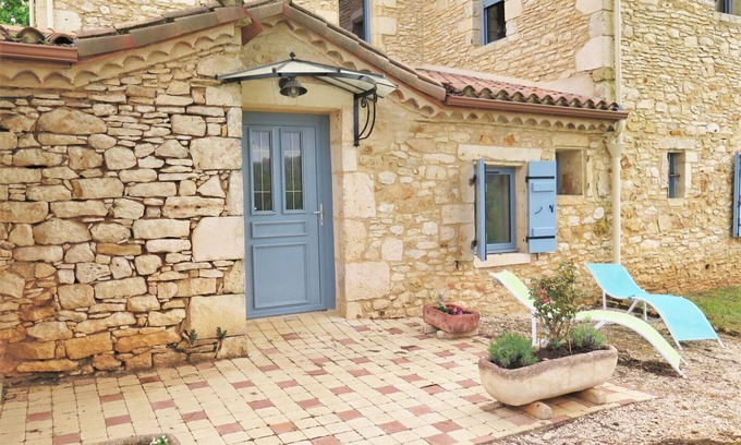 Blanquefort-sur-Briolance Casa | Casa de vacaciones con WIFI, TV, terraza, mascotas permitida, vista panorámica, aparcamiento