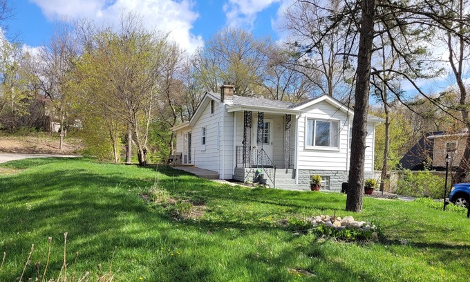Solon Mills Casa | Wonder Lake House- one block from the lake