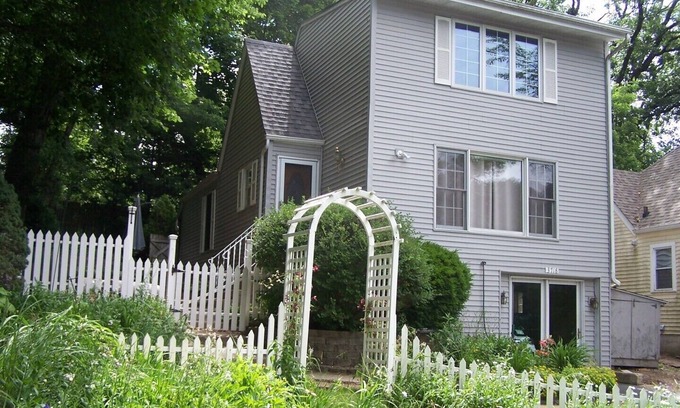Solon Mills Casa | Wonder Lake Sanctuary