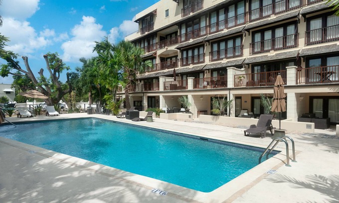Marine Gardens Condominio | Wonderful 1-bed condo, 2min walk to beach & more