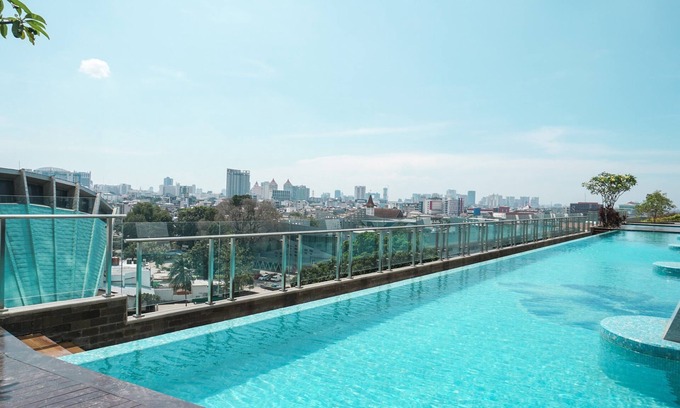 Cikini Apartamento | Wonderful 2BR Menteng Park Apartment with Private Lift