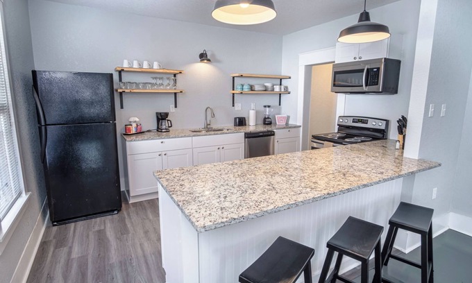 Nevada Street Cabaña | Wonderful 3 BR 2 BA Near Downtown
