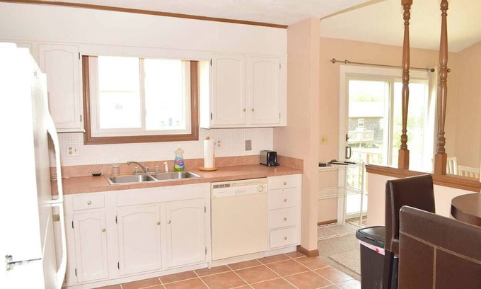 Eastward Look Casa | Wonderful 4 Bedroom Home for the Summer!
