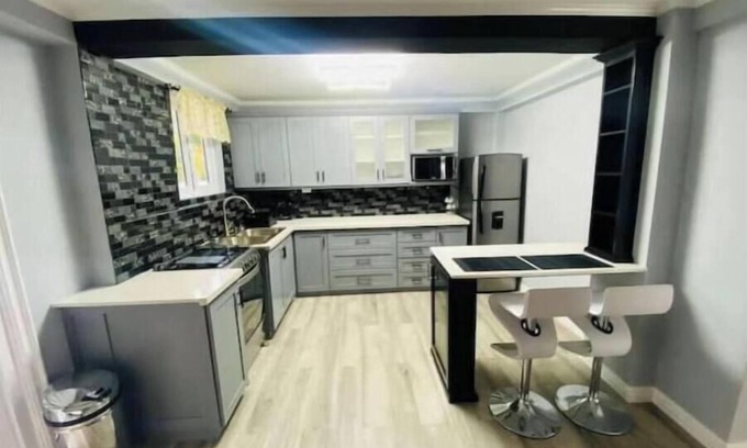 Orange Hill Apartamento | Wonderful 4-bedroom combined apartment with AC in Carnbee