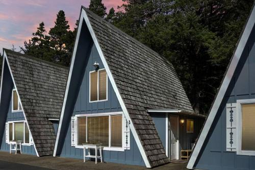 Otter Rock Casa | Wonderful A frame Nestled Amidst Trees in Otter Rock, Oregon